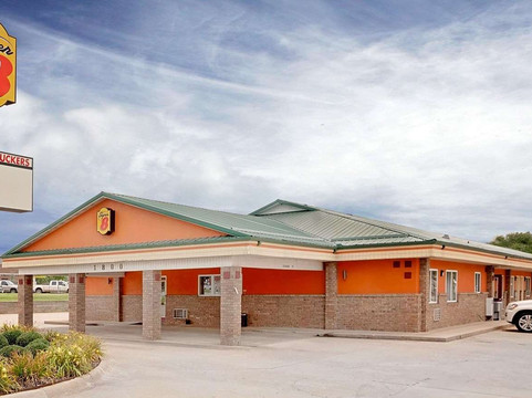 西罗亚斯普林斯速8酒店主图