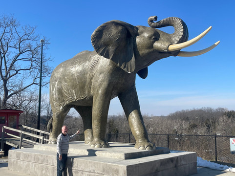 Jumbo The Elephant Monument-Saint Thomas必去景点