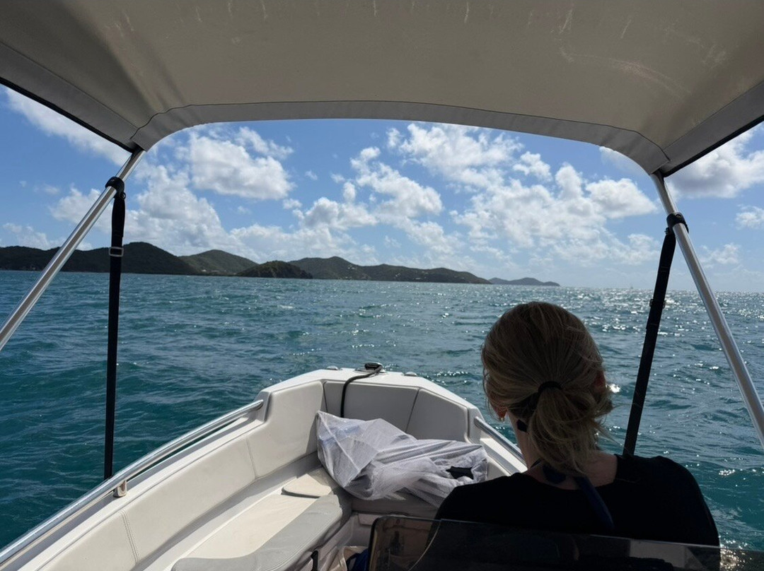 Dockside Dinghy-Coral Bay必去景点