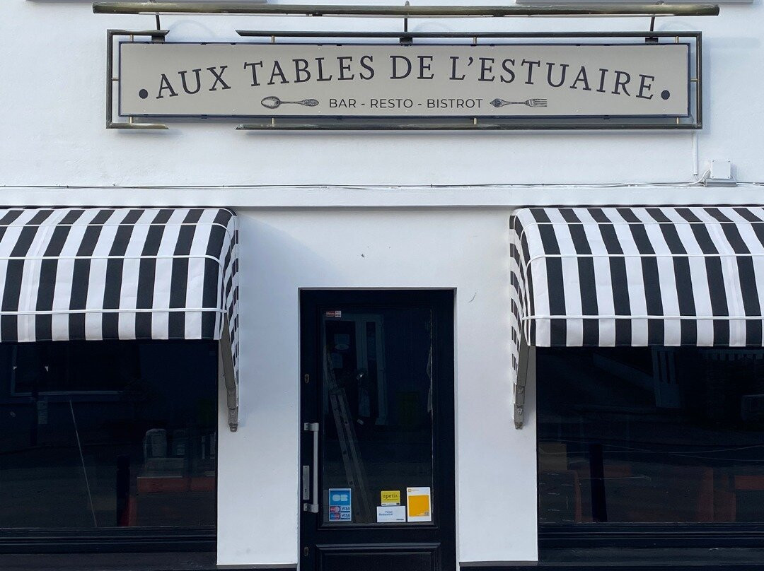 Aux Tables De L'estuaire