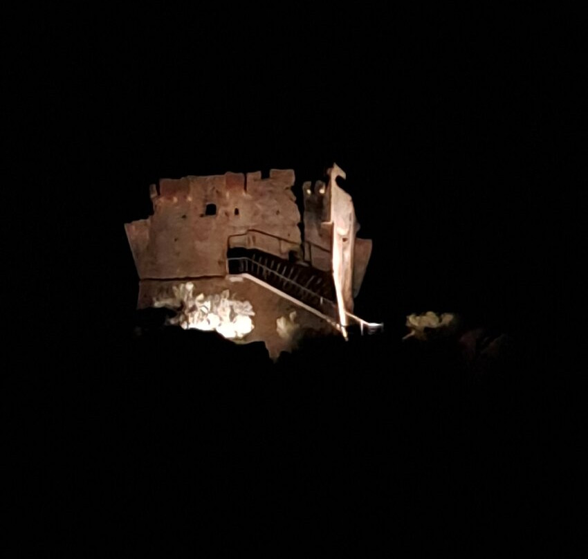 苏布里尼酒店主图