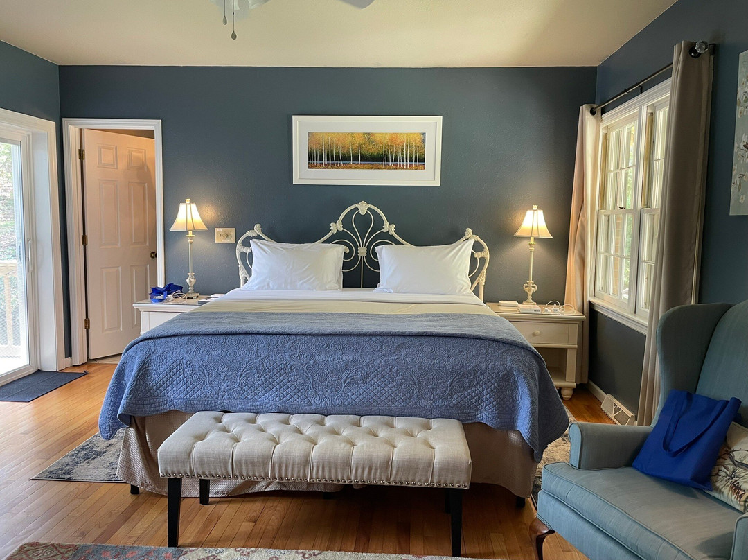 普拉特溪路上黄色小屋酒店主图