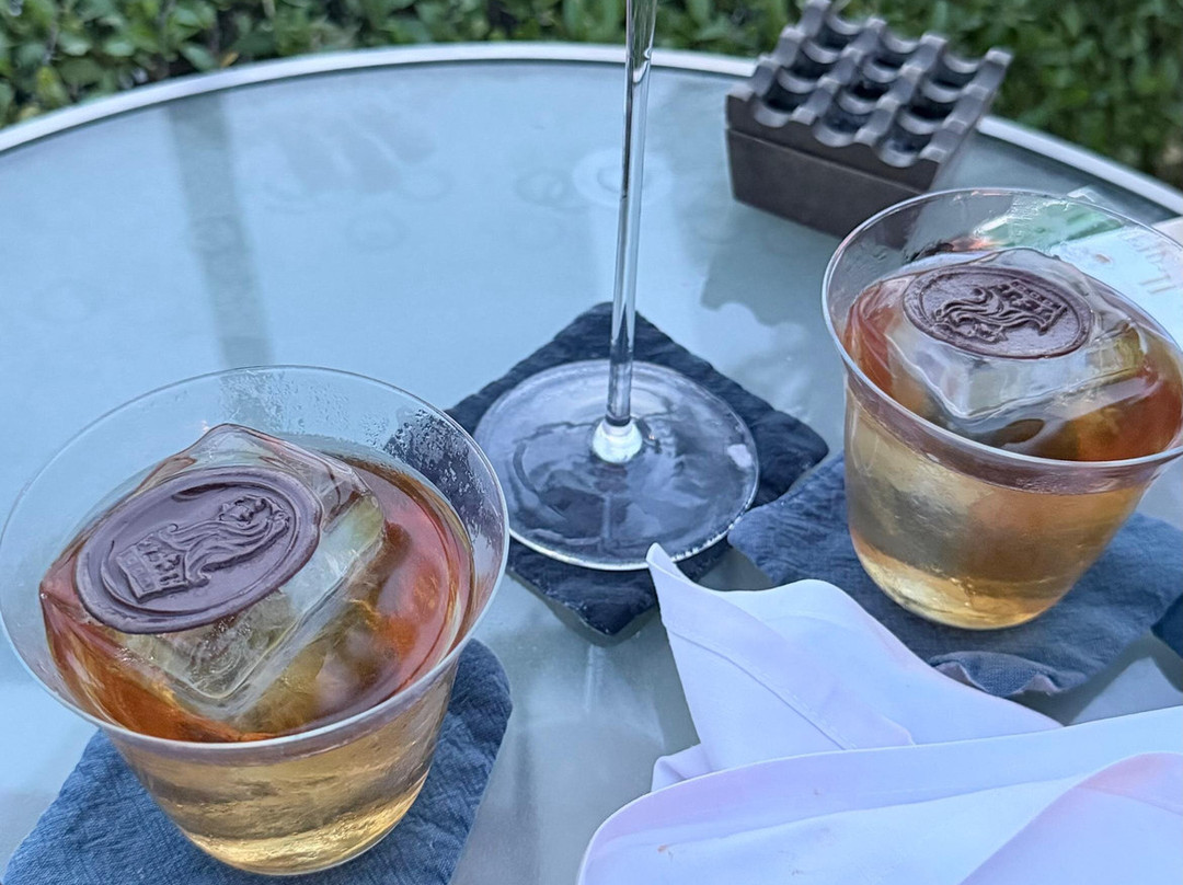 Eau Bar