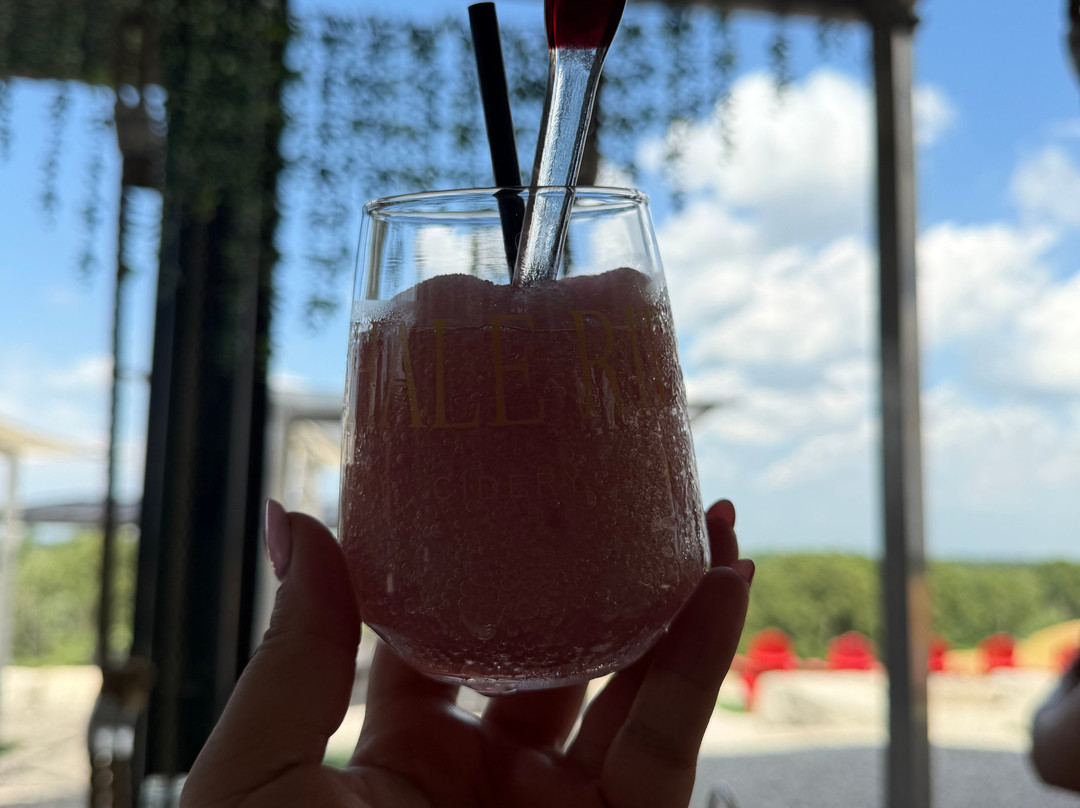 Shale Ridge Estate Winery, Cidery, & Nordic Spa-Thedford必去景点