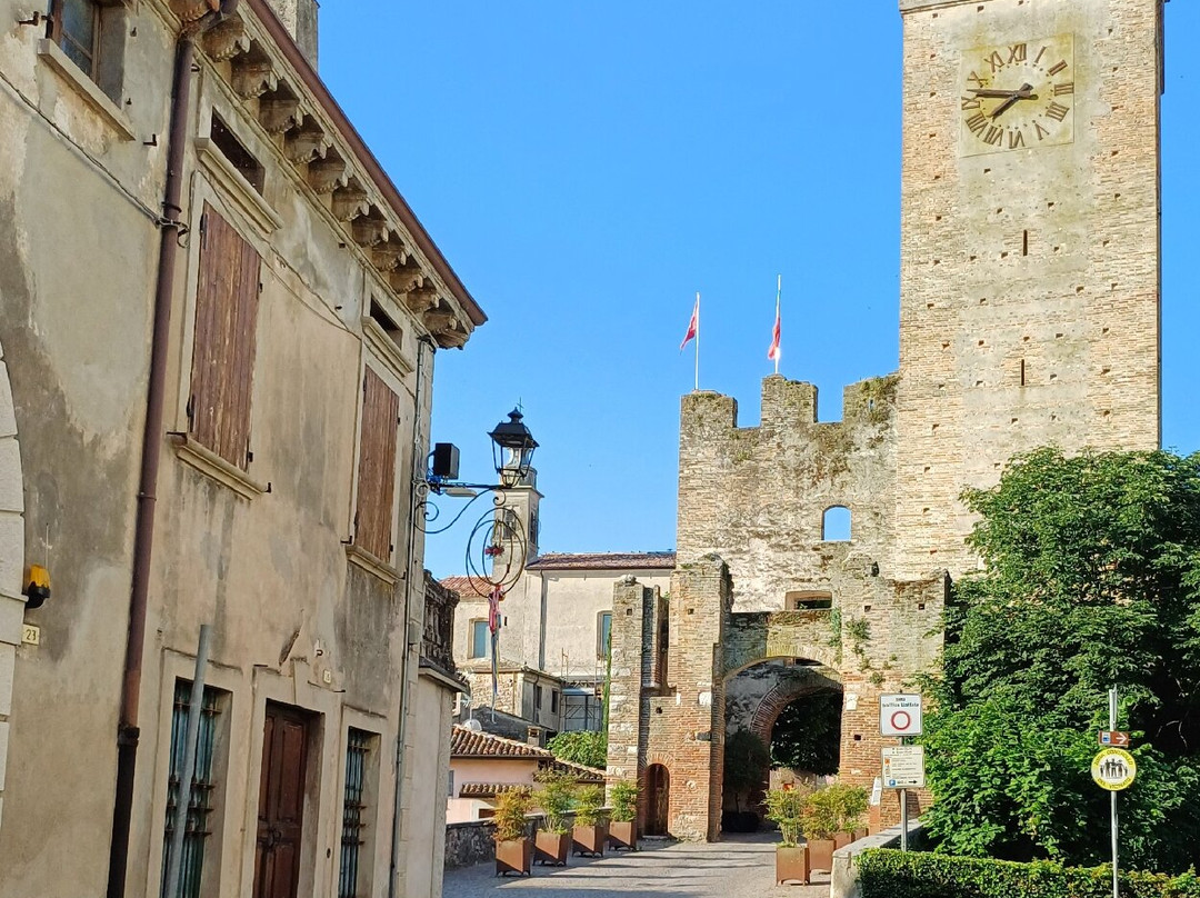 Torre dell'orologio-Castellaro Lagusello必去景点