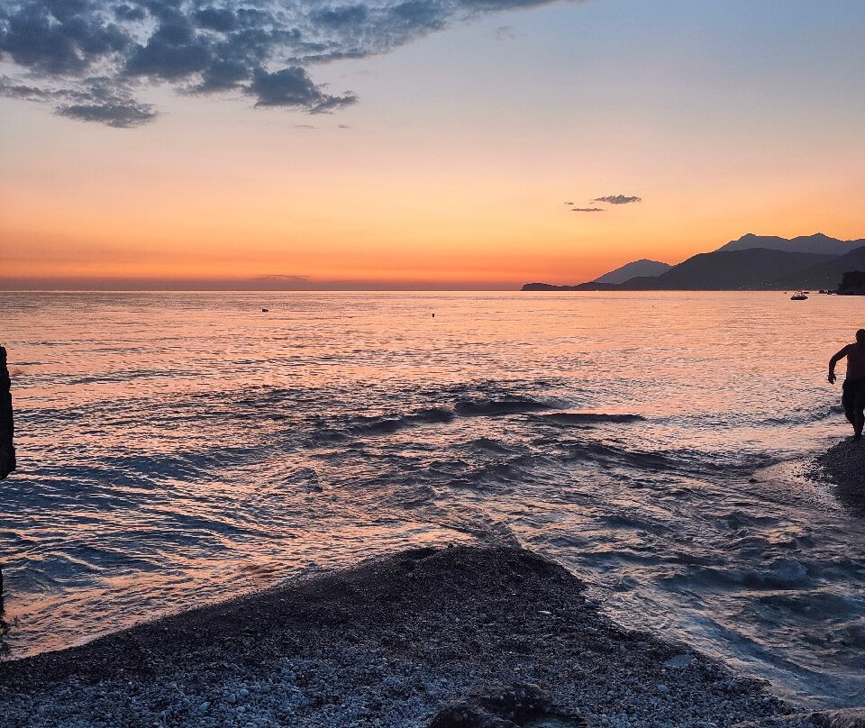 Buneci Beach-Piqeras必去景点