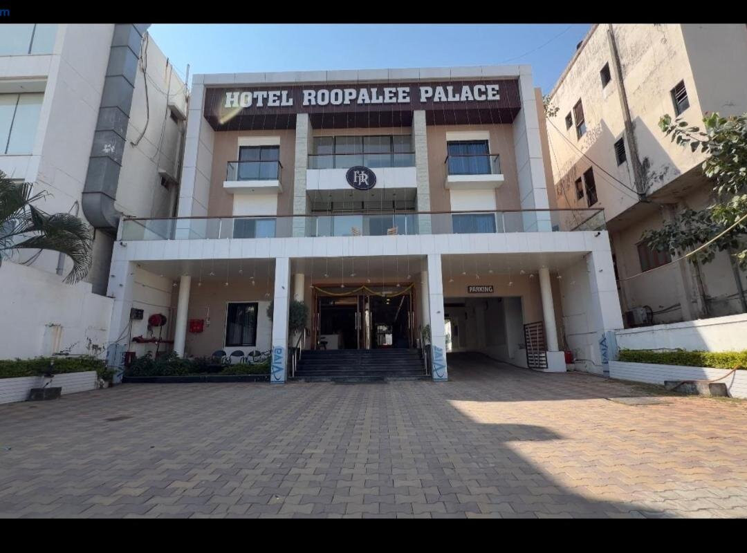 Hotel Roopalee Palace