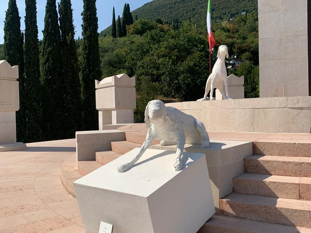 Mausoleo di Gabriele D'Annunzio-加尔多内里维耶拉必去景点