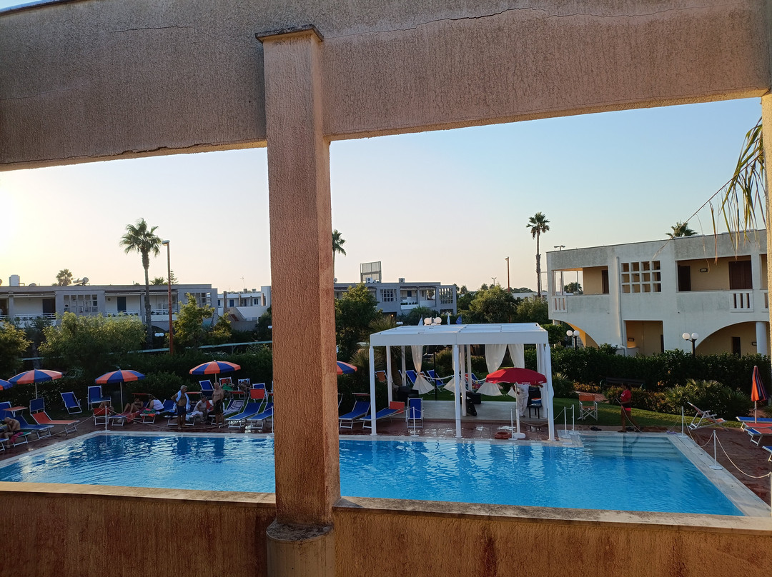 Sairon Village Pool And Beach主图