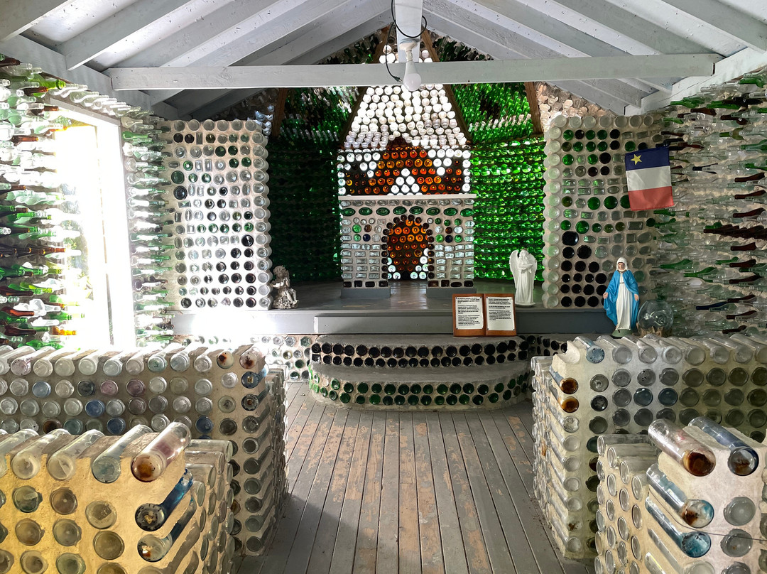The Bottle Houses-Cape Egmont必去景点