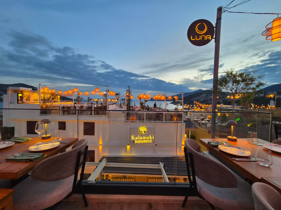 Luna Restaurant & Bar