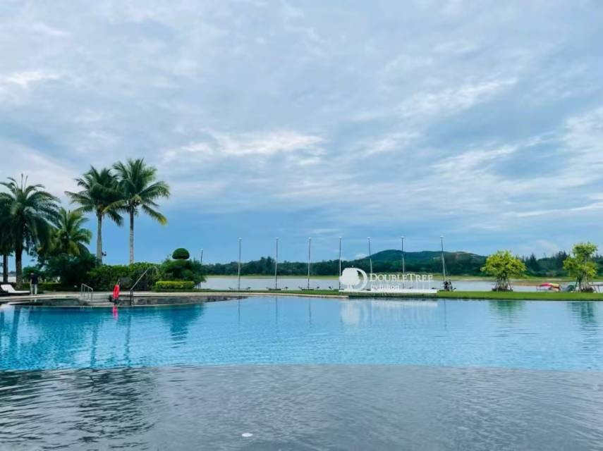 海南兴隆希尔顿逸林滨湖度假酒店主图