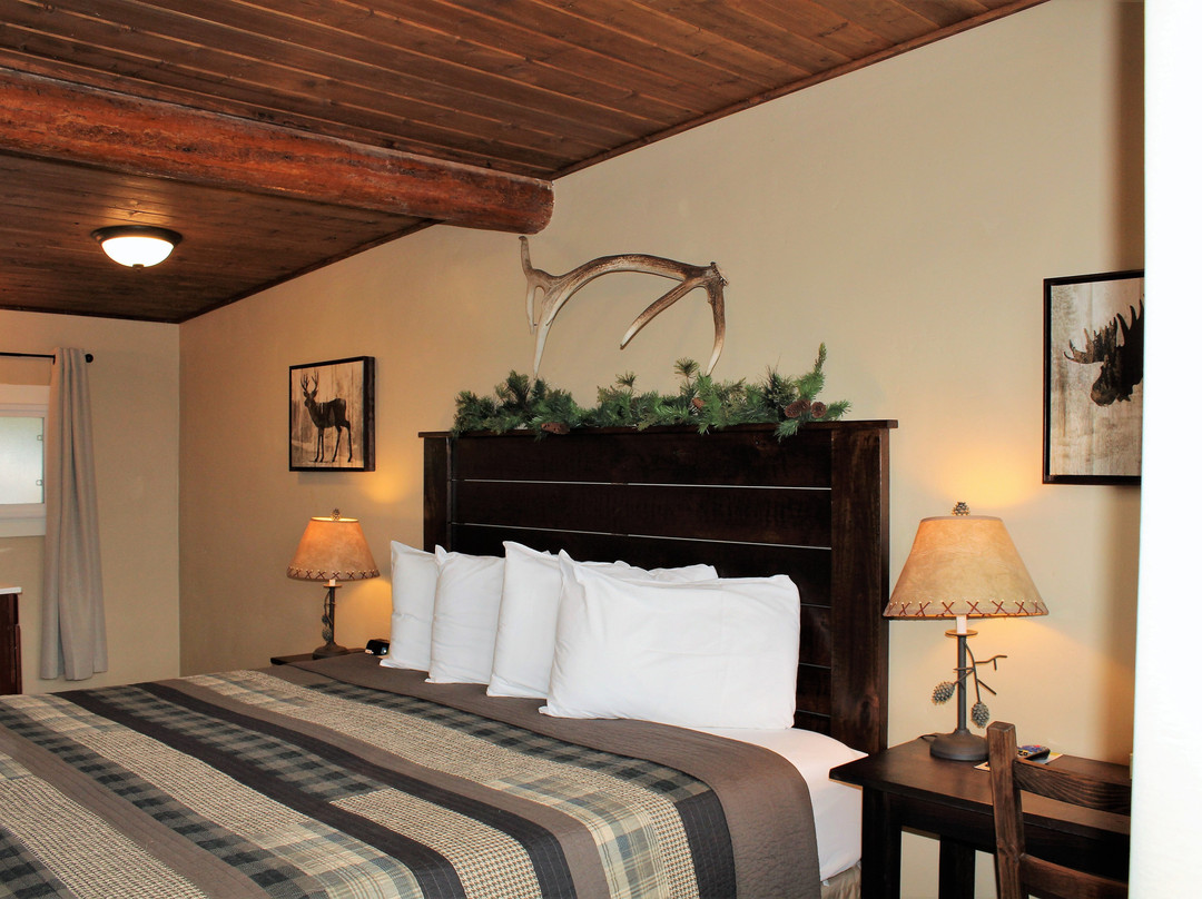 Elkhorn Cabins and Inn