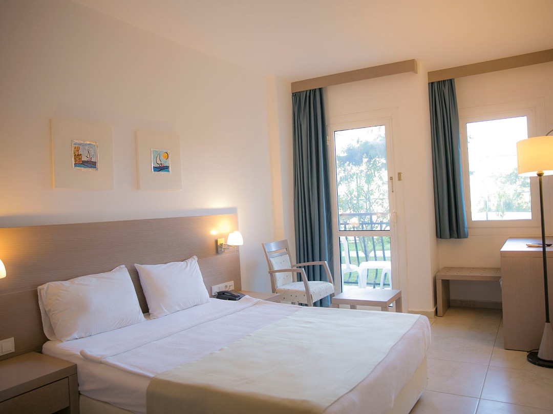 Bodrum Sea Side Beach Club Hotel