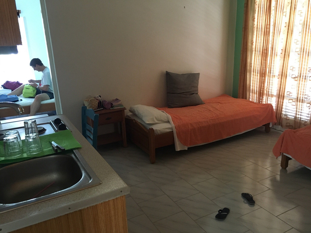 Piso Livadi酒店住宿-Free Sun Rooms And Apartments