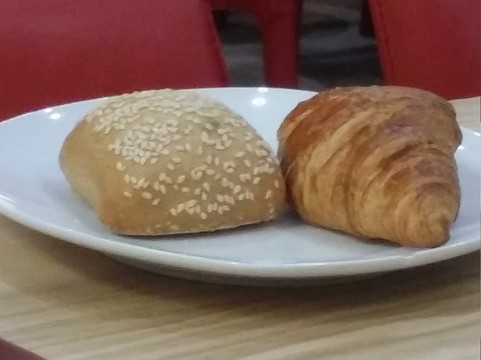 瓦尔塞纳尔特第一大道酒店