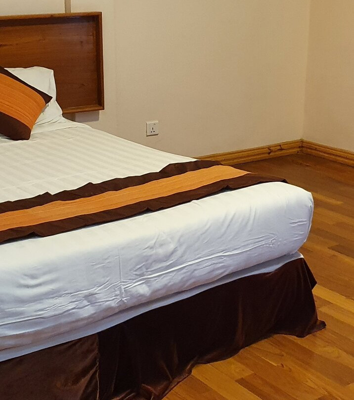 Famous Hotel (Loikaw)主图