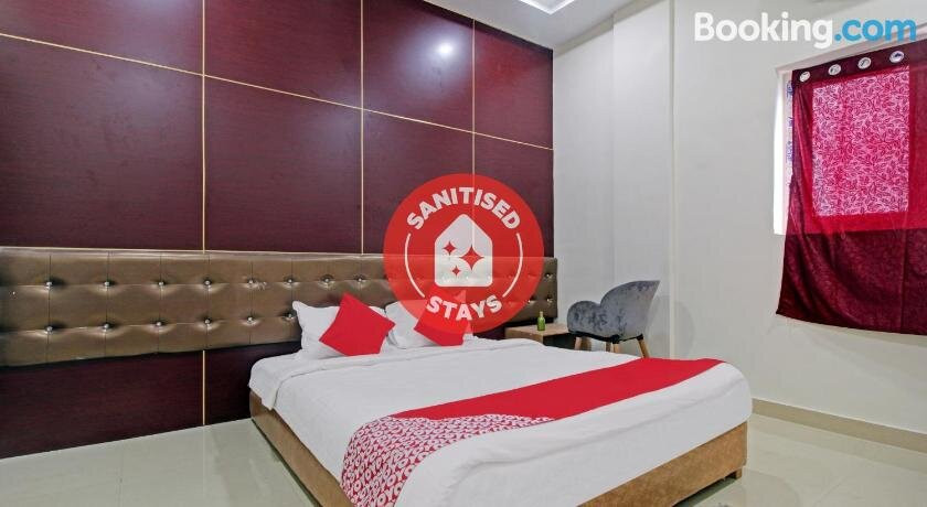 OYO 81117 Regal Residency