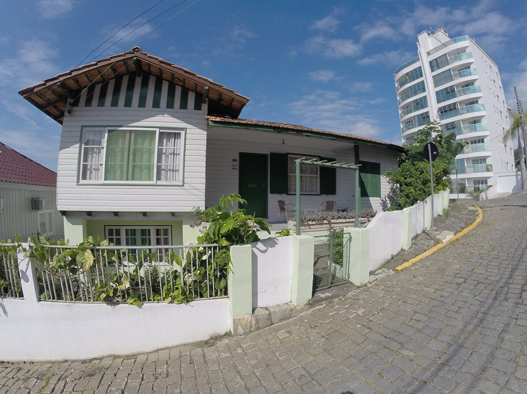 Opa Haus - Pousada & Hostel