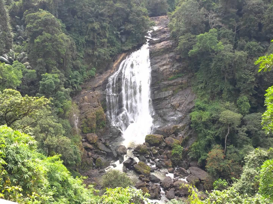 Valara waterfalls景点图片