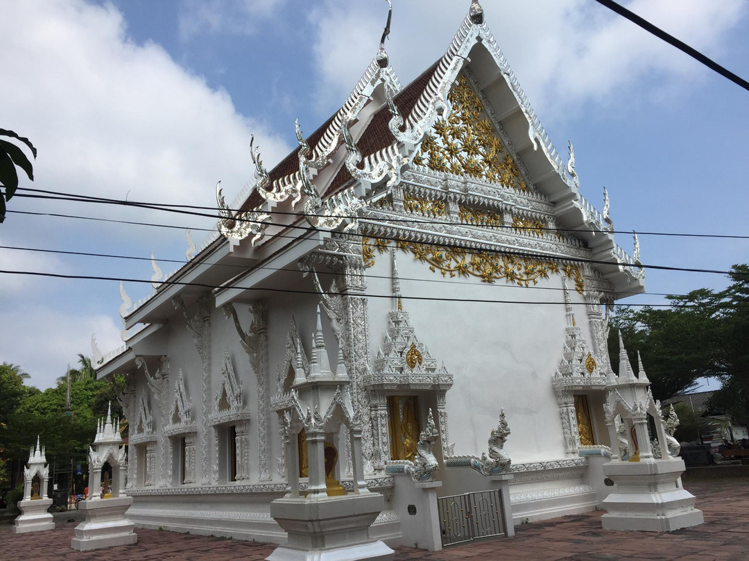 Wat Chaloklum景点图片