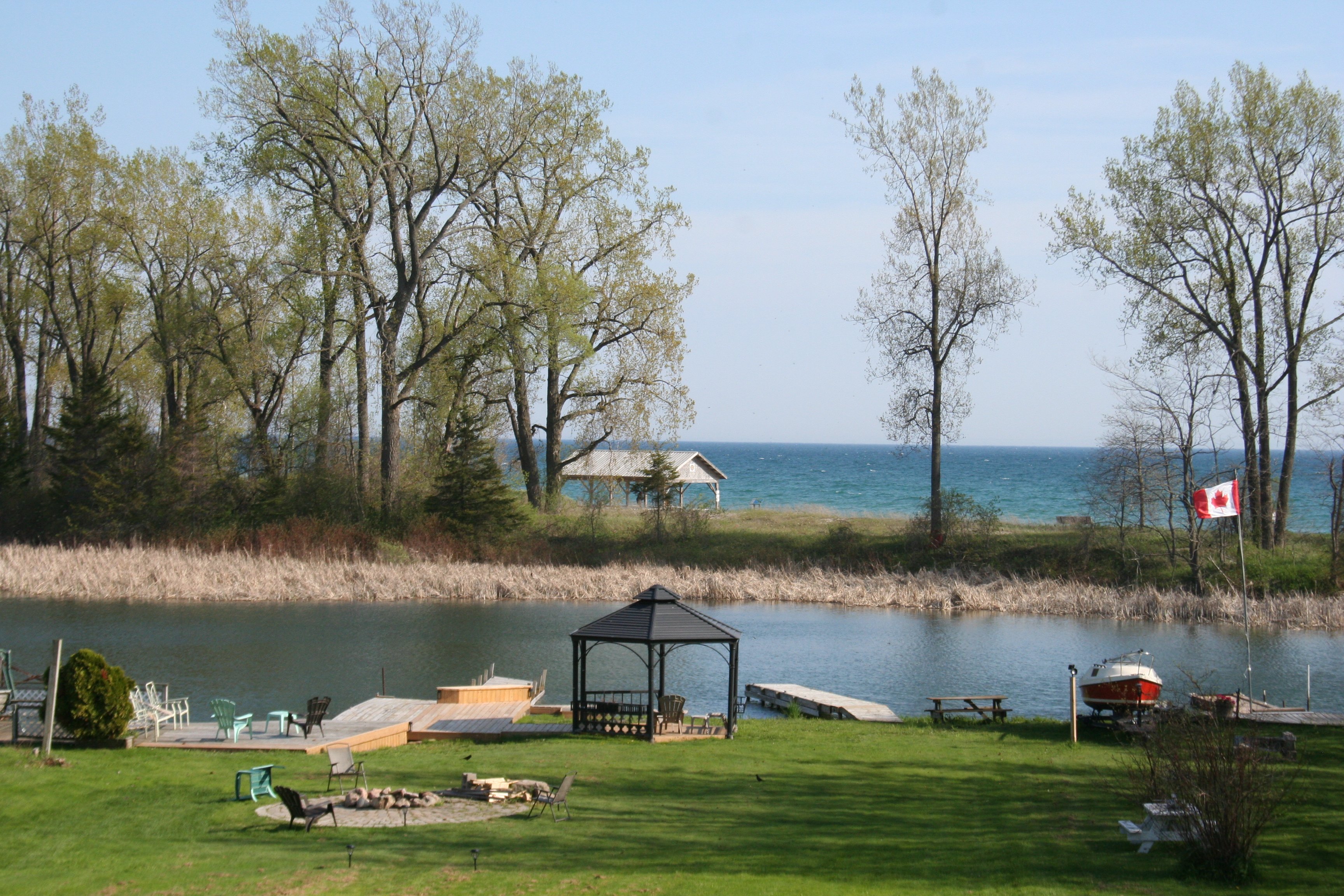 Hadovka Lakeside Inn-官方
