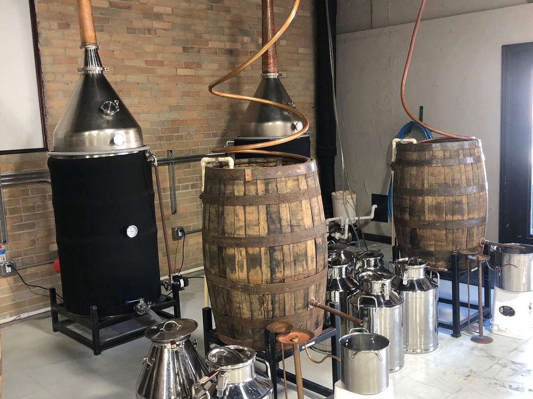 Hocking Hills Moonshine-洛根必去景点