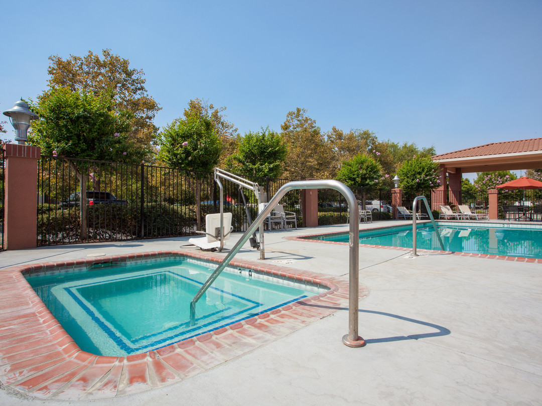 Holiday Inn Express & Suites Davis - University Area by IHG主图