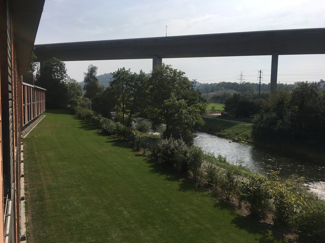 Riverside Hotel主图