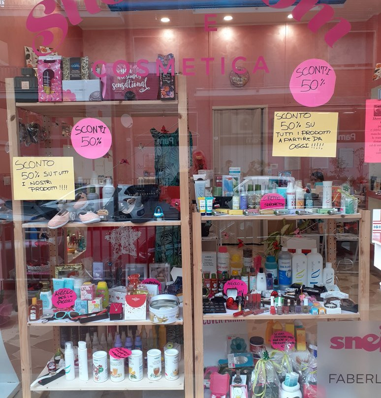 Showroom Cosmetica-迪亚诺马里纳必去景点