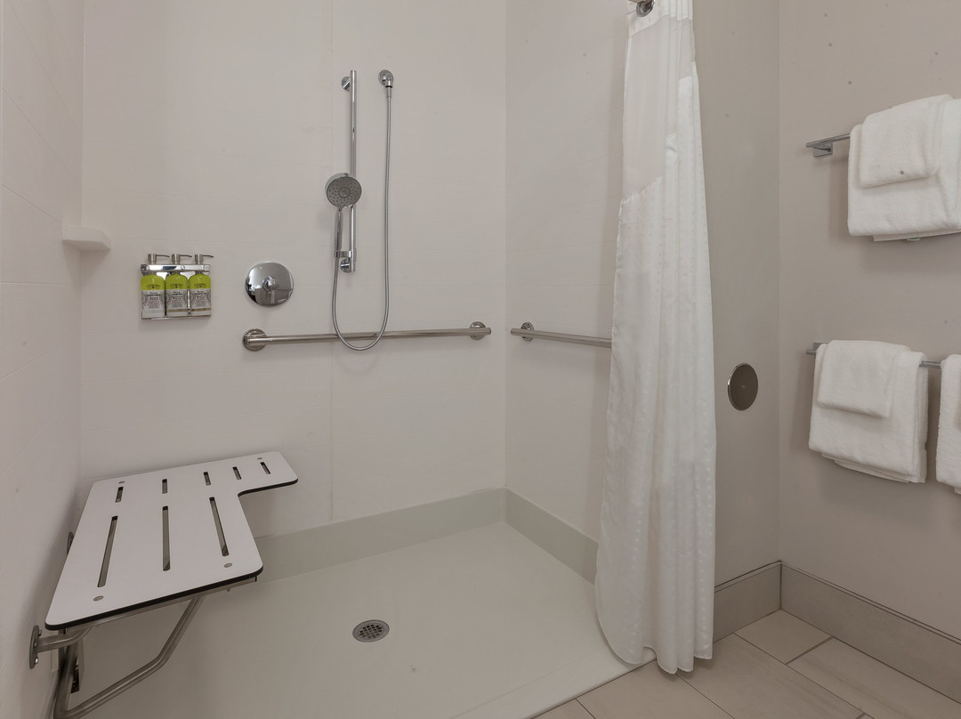 Holiday Inn Express & Suites Eau Claire West I-94 by IHG主图