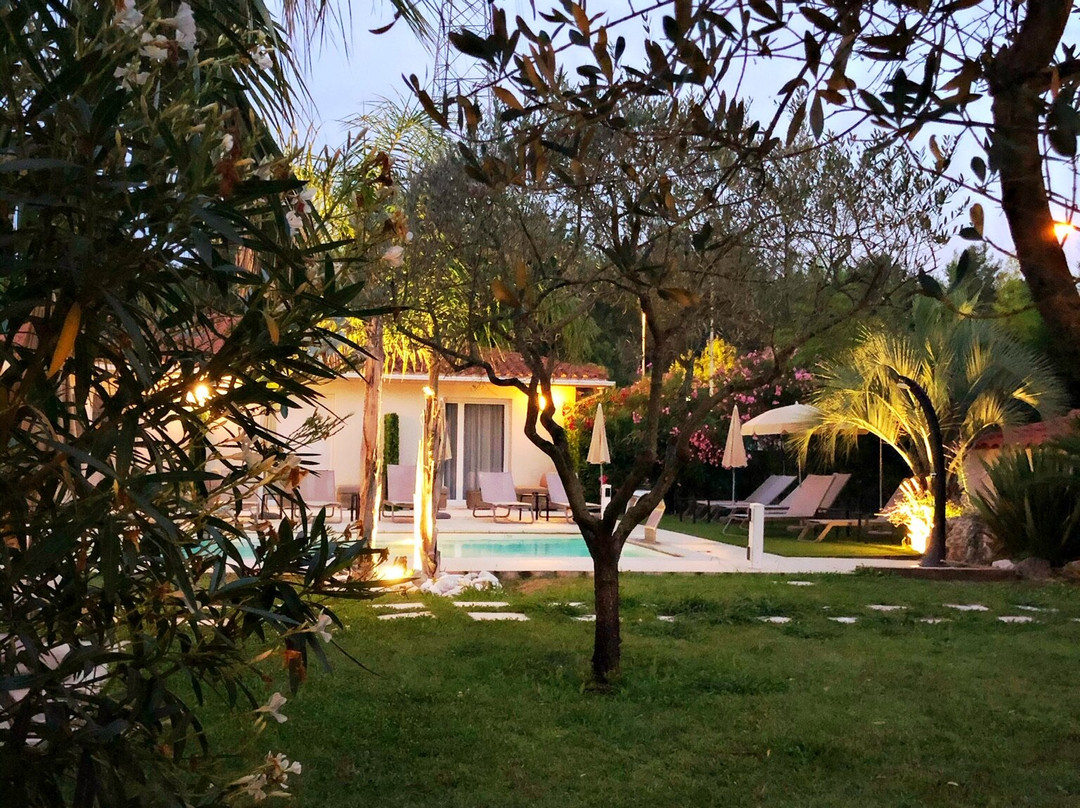 马斯乐杜高尔夫酒店主图