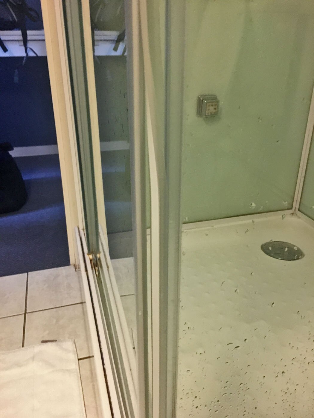 Hotel le Troncais-浴室