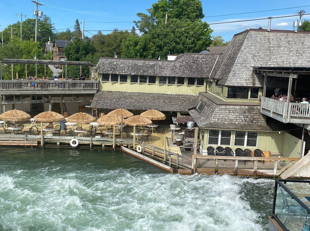 Falling Waters Lodge主图