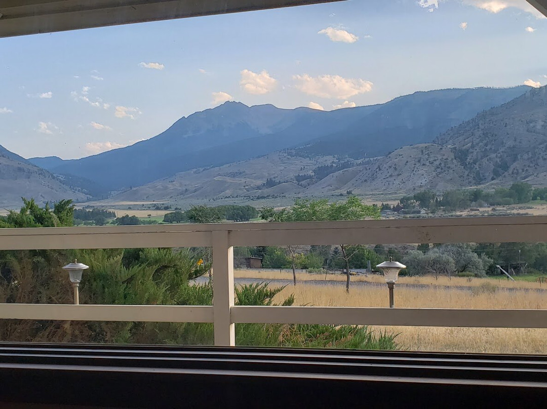 黄石盆地酒店主图