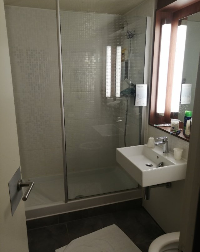 Le Restaurant Campanile Chambery主图