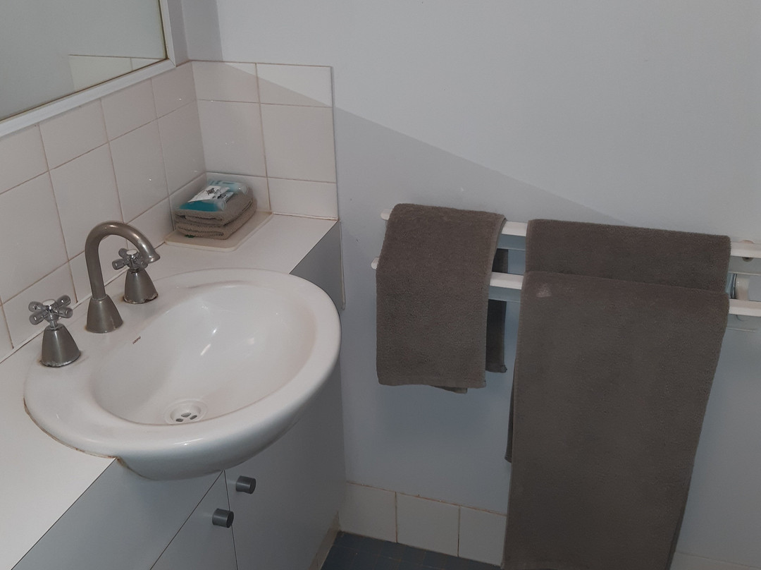 Seasons Hotel Newman主图