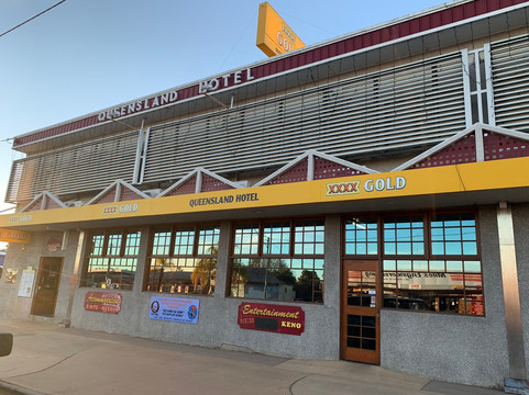 The Q Hotel Miles主图