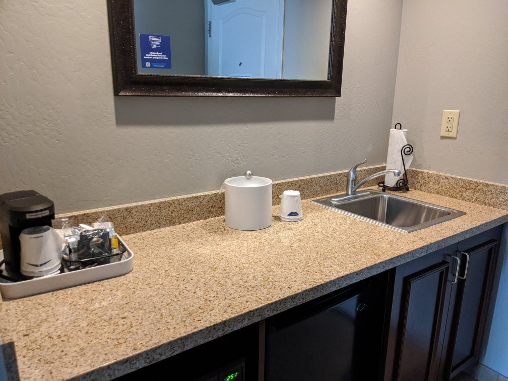 肖洛市派恩托普汉普顿套房酒店主图