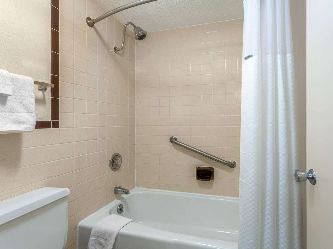 Days Inn by Wyndham Breezewood主图