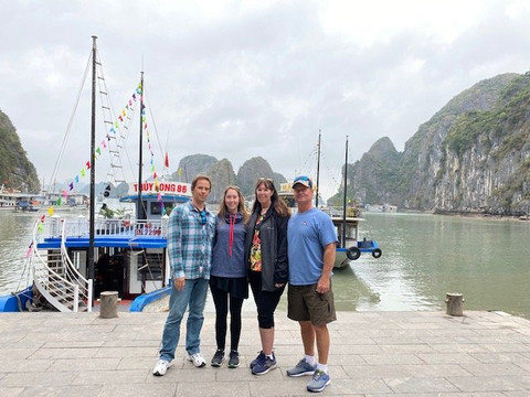 Genesis Luxury Regal Cruises-下龙湾必去景点