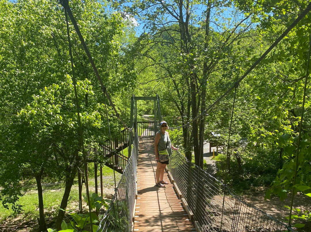 Big Cedar Creek Falls-Lebanon必去景点