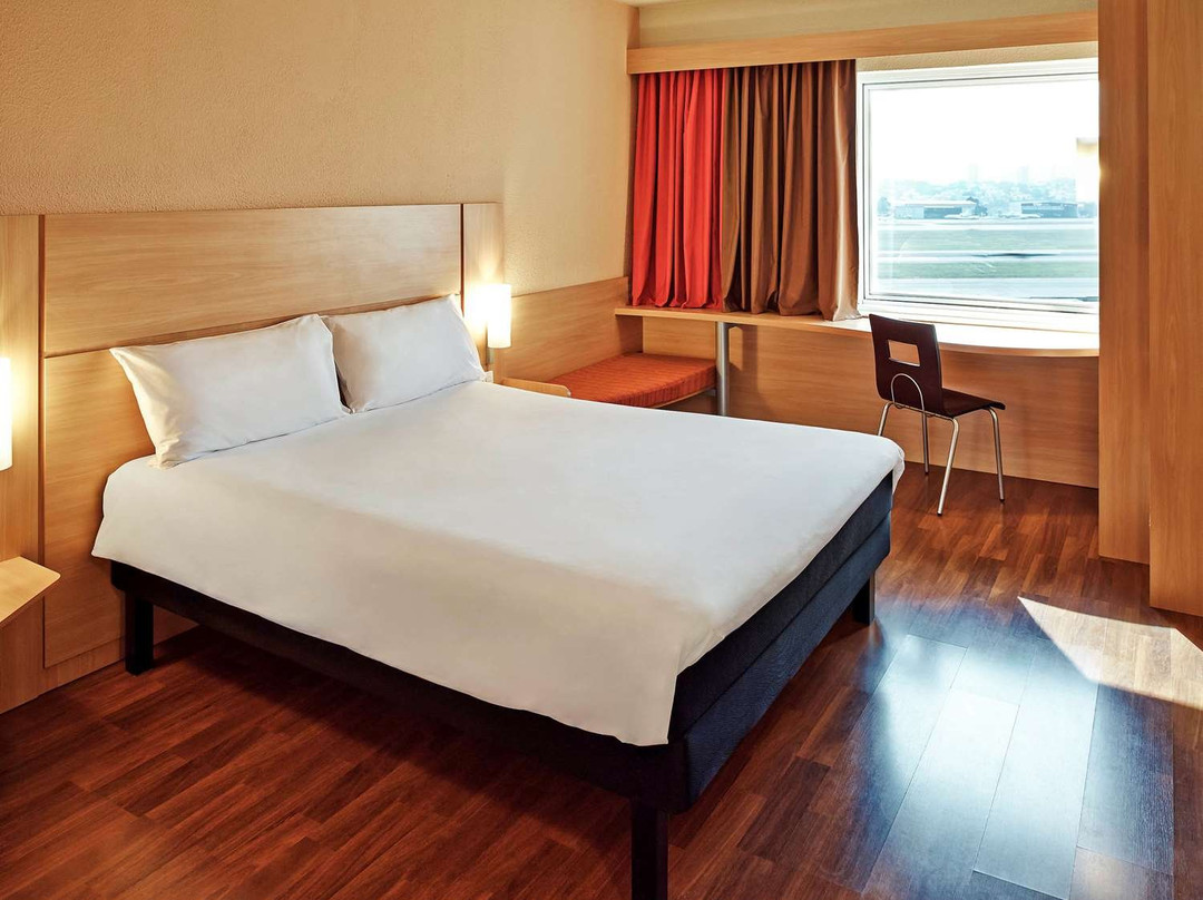 宜必思大坎普酒店主图