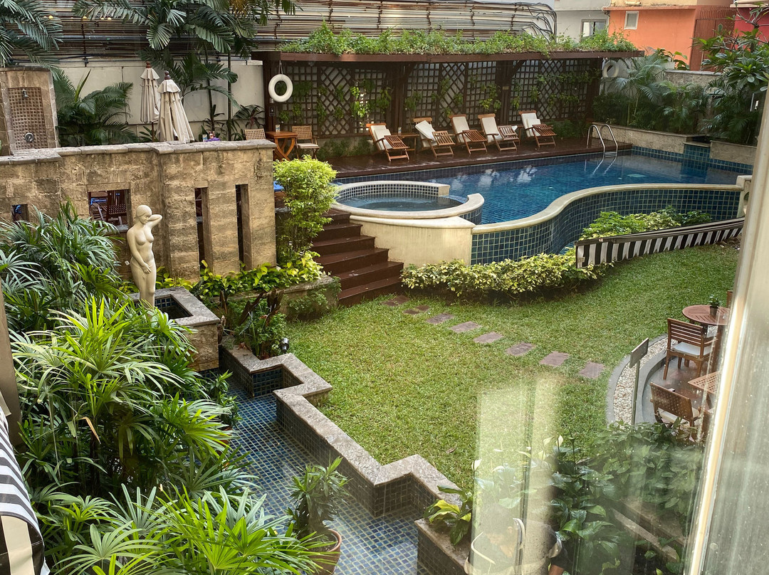 是隆塞琳酒店主图