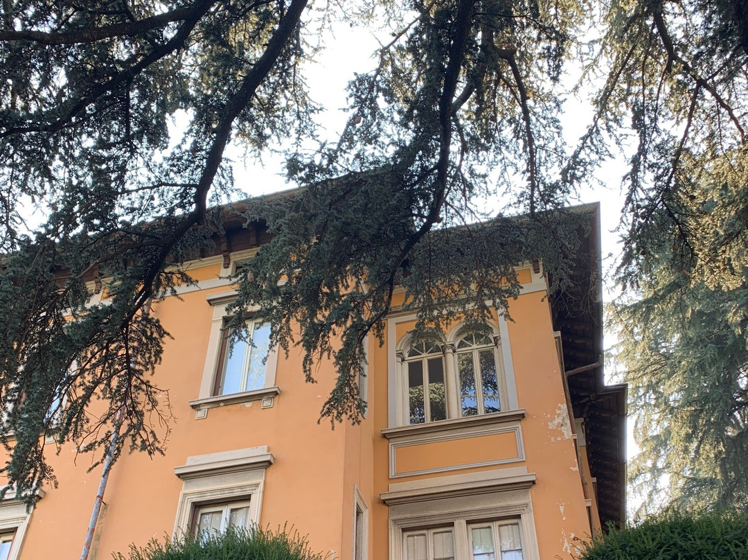 Palazzina della Manifattura Briantea Luigi Silvera-诺瓦米拉内塞必去景点