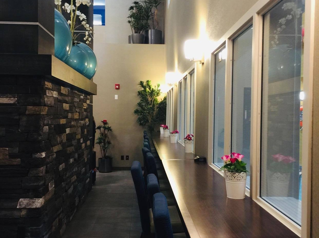 基洛纳舒适套房酒店主图