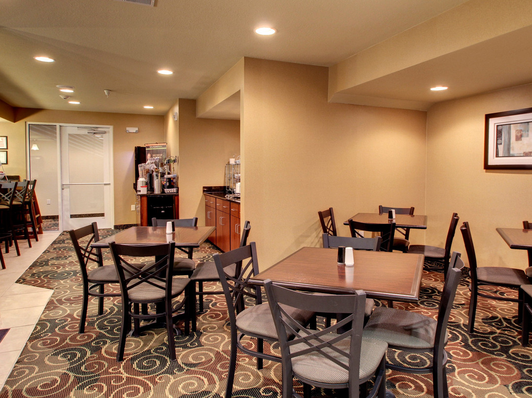 Cobblestone Hotel & Suites - Newton主图