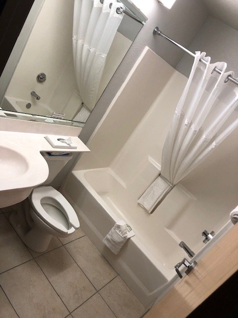 Sugar Creek Inn & Suites-浴室