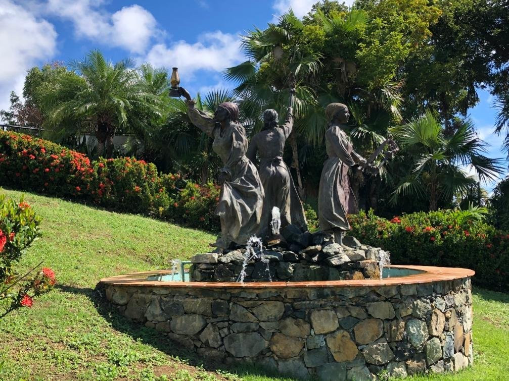 Three Queens Statue-夏洛特阿马利亚必去景点