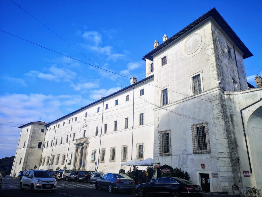 Piazza di Corte-阿里恰必去景点